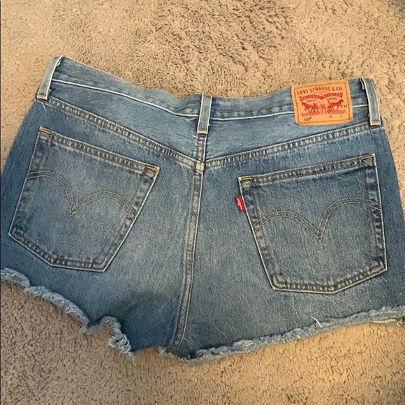 Levi’s Booty shorts - Picture 2 of 2